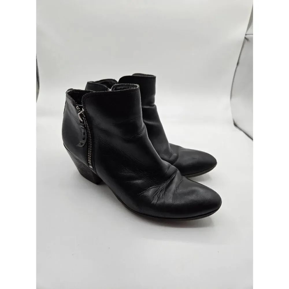 Frye Judith Black Boots Size 8.5 Zip Up Ankle Leather